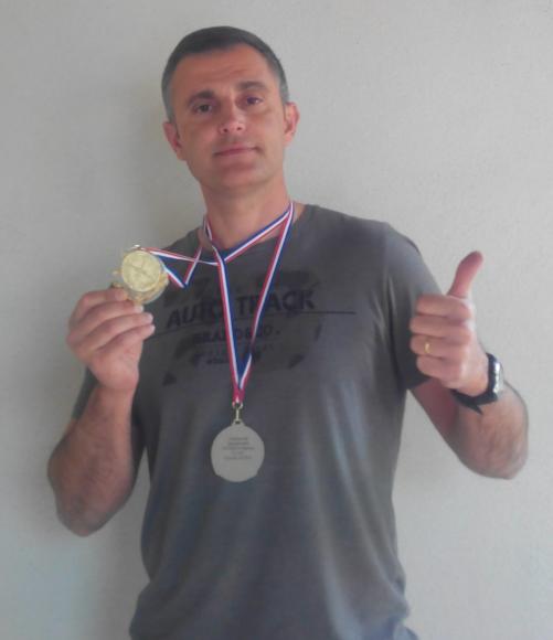 ALAIN AZAS CHAMPION REGIONAL ARME ANCIENNE FUSIL A 100 METRES.jpg