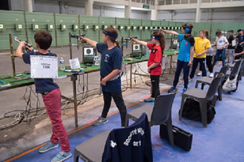 CHAMPIONNE DE FRANCE 2019 PISTOLET OLYMPIQUE Manon GUILLON 9 ans ( GàD 2° tireur).jpg