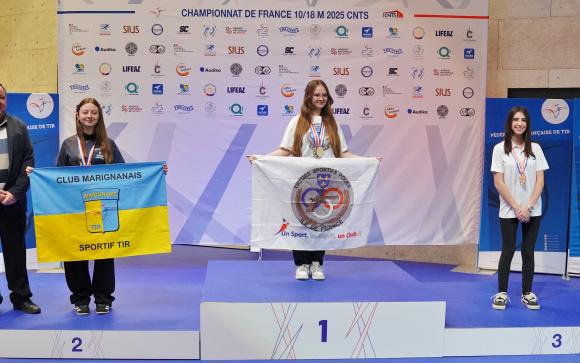 Championnat france 10m 2025 - Manon guillon argent pistolet Vitesse Cadette 2025.jpg