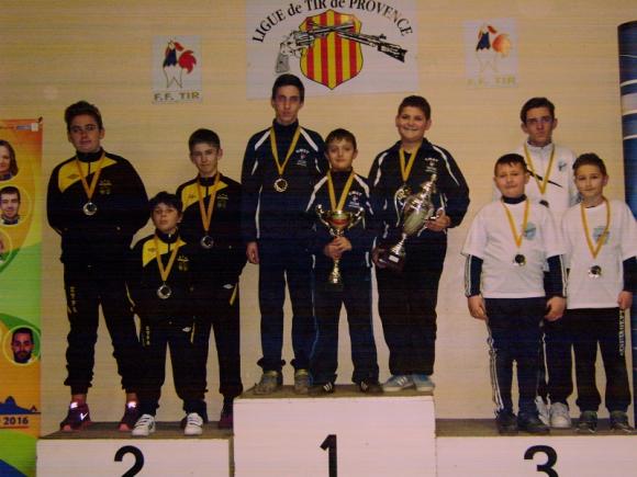 EQUIPE DE CLUB PISTOLET OLYMPIQUE 10 METRE CHAMPIONNE DE PROVENCE 2017 PODIUM.jpg