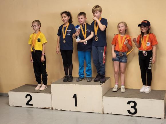 EQUIPE POUSSIN DU CMS TIR CHAMPIONNE DE PROVENCE 2024 PISTOLET OLYMPIQUE 10 M.jpg