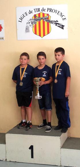 EQUIPE POUSSIN 2014 CHAMPIONNE DE PROVENCE PISTOLET OLYMPIQUE 10 M.jpg