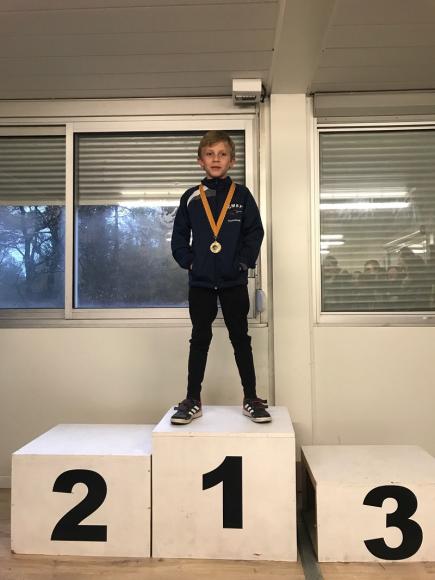 FLORIAN CHARRIER 9 ANS REMPORTE LE TOURNOI AIGLON AIX EN PCE 2020 AU PISTOLET OLYMPIQUE 10 M.jpg