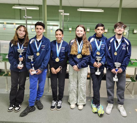 LES DEUX EQUIPES CADET ET CADETTE DU CMS TIR AU PISTOLET MEDAILLE D'OR AU CHAMPIONNAT DEPARTEMENTAL 13- 2025.JPG