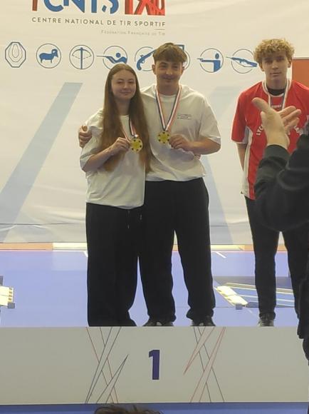 MEDAILLE D'OR POUR LES TIREURS MARIGNANAIS AU CHAMPIONNAT DE FRANCE UNSS 2025 LYCEE LANGEVIN DE MARTIGUES .jpg