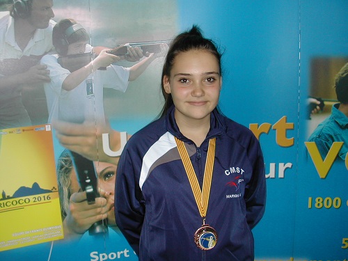 MEDAILLE DE BRONZE POUR LAUREANA 14 ANS AU PISTOLET OLYMPIQUE 10 M.jpg