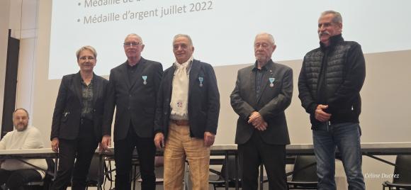 MEDAILLES D'ARGENT DE LA FFMJSEA 13 AU MEMBRES DU BUREAU DU CMS TIR MARIGNANE.jpg