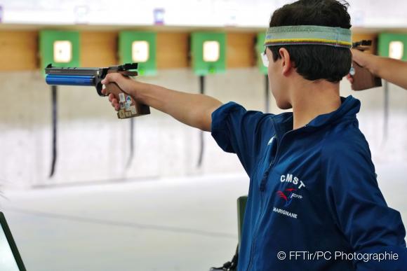 Matheo Rio CADET tire au championnat de France 10 mètres AU PISTOLET standard .jpg