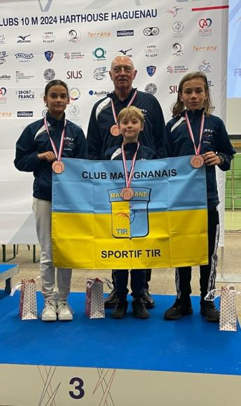 PODIUM CHAMPIONNAT DE FRANCE DES CLUBS ECOLE DE TIR 2024 HAGUENAU (67) EQIPE DU CMS TIR 3° MEDAILLE BRONZE SUR 31 EQUIPES.jpg