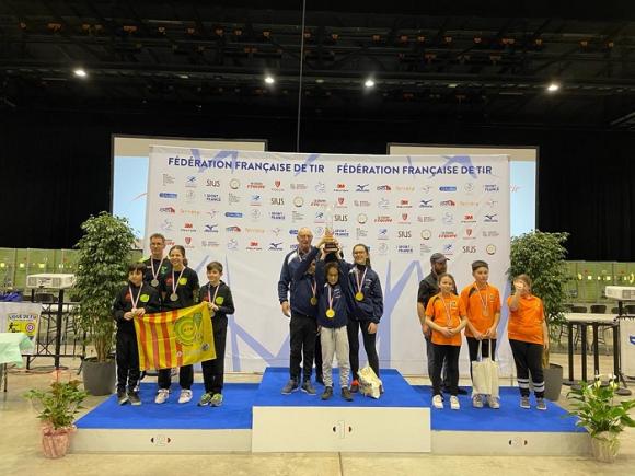 PODIUM COMPLET DU CHAMPIONNAT DE FRANCE DES CLUBS EDT 2022 AU PISTOLET OLYMPIQUE 10 M.jpg