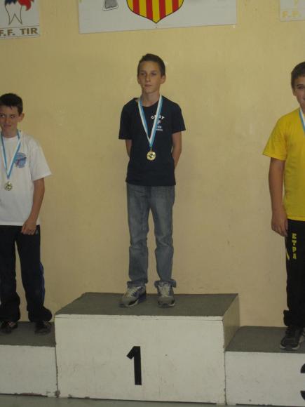 Remy JEGOU 11 ans champion des BDR au pistolet olympique 10 m.JPG