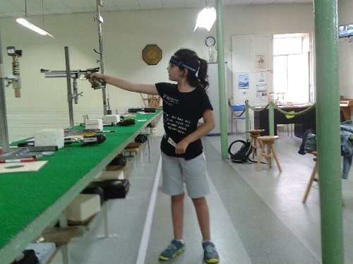 SOLEN 9 ANS A L'ENTRAINEMENT AU PISTOLET OLYMPIQUE 10 M.jpg