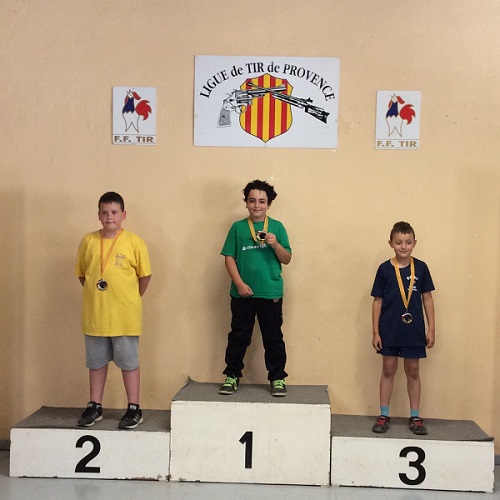 TIMEO KIENG MEDAILLE DE BRONZE CHAMP. REGIONAL PISTOLET 10 M 2016.jpg