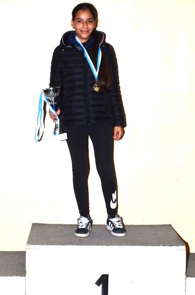 ZIANE Cherifa Hanna Cadette du CMS TIR MARIGNANE Médaille d'OR champ. Départ.13 équipe pistolet 10 m 2025.JPG