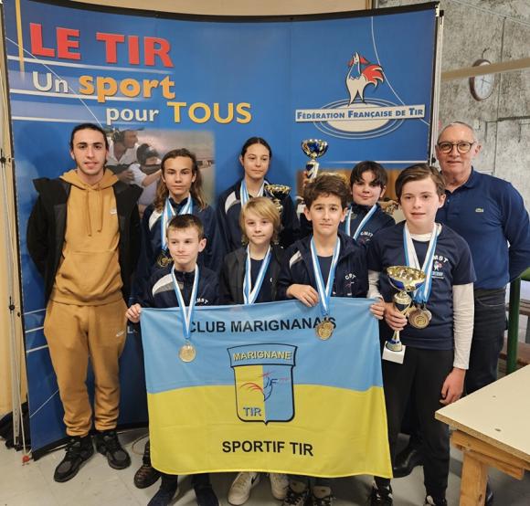 photo Les jeunes tireurs Médaillés avec les instructeurs du CMS TIR championnat des BDR 2025.jpg